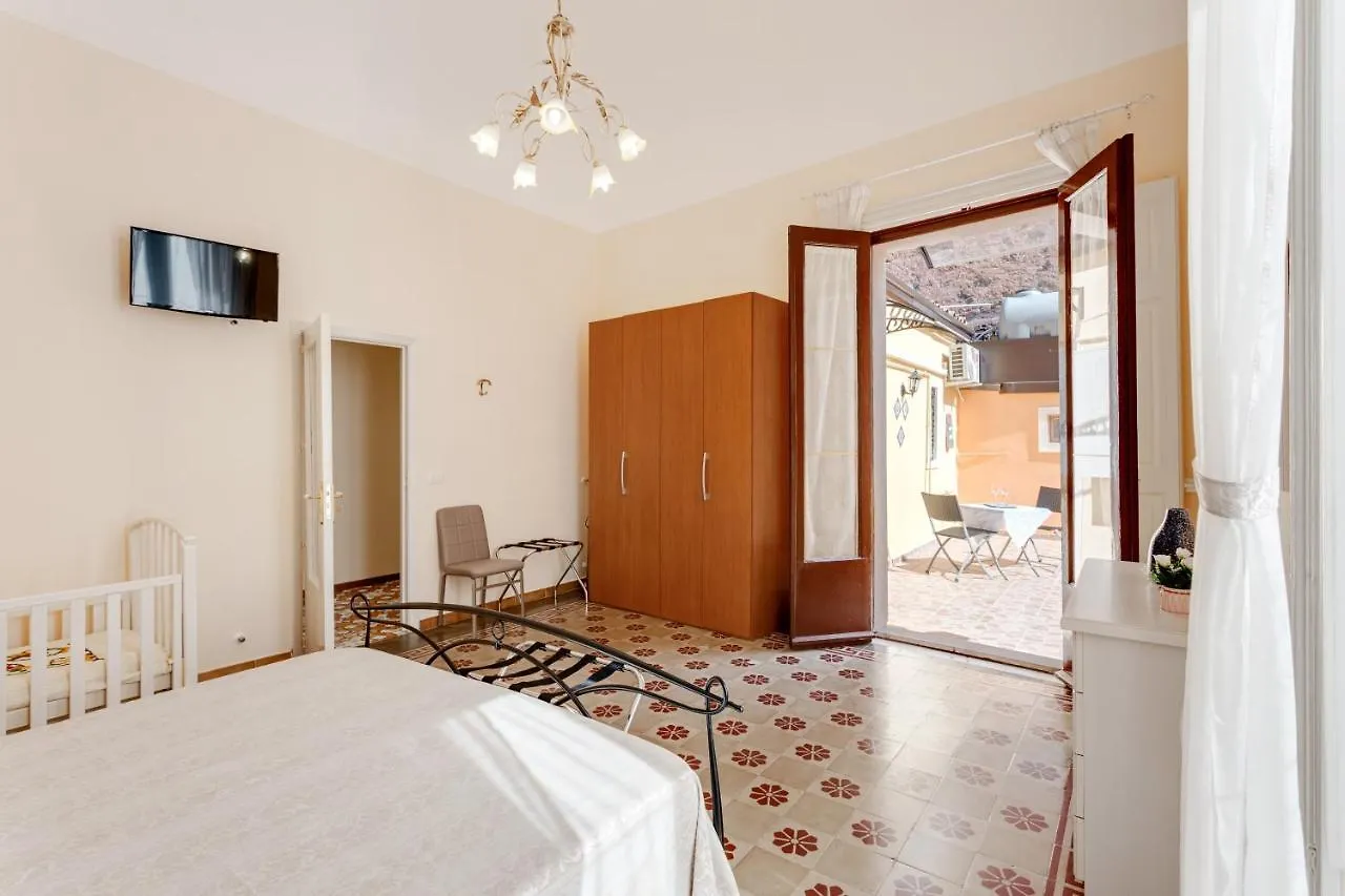 Catania Central Apartment With Terrace- Casa Mariella Italy