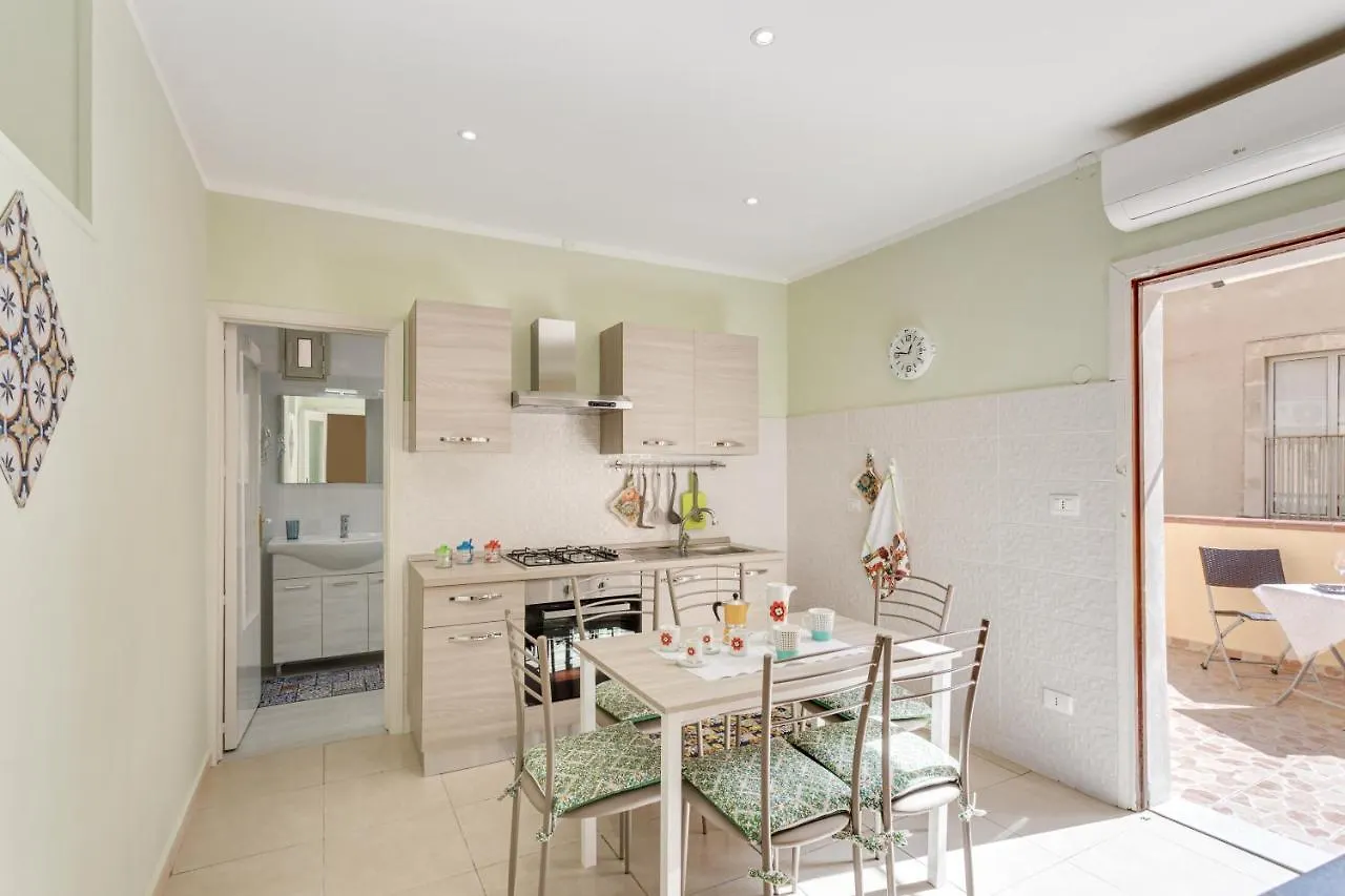 Catania Central Apartment With Terrace- Casa Mariella Italy