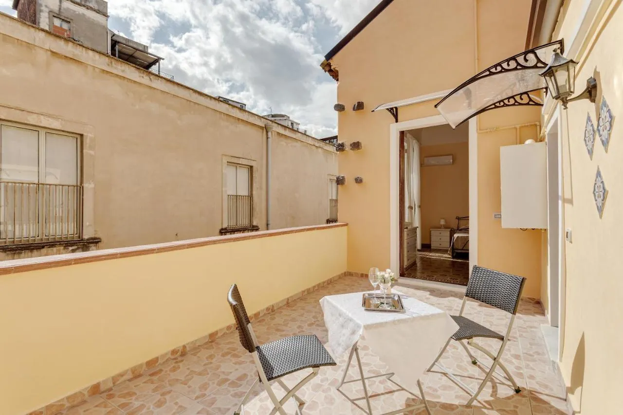 Catania Central Apartment With Terrace- Casa Mariella